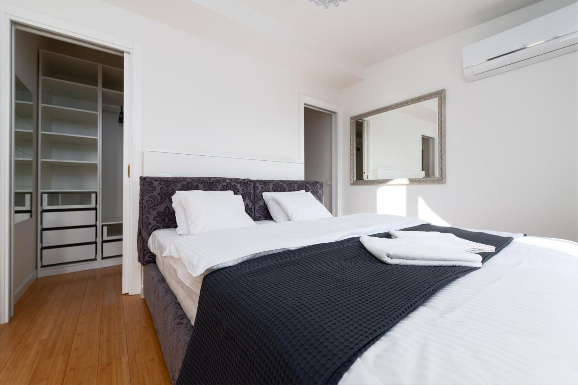 Two-Level Apart With A Terrace Near The Vltava River 프라하 외부 사진