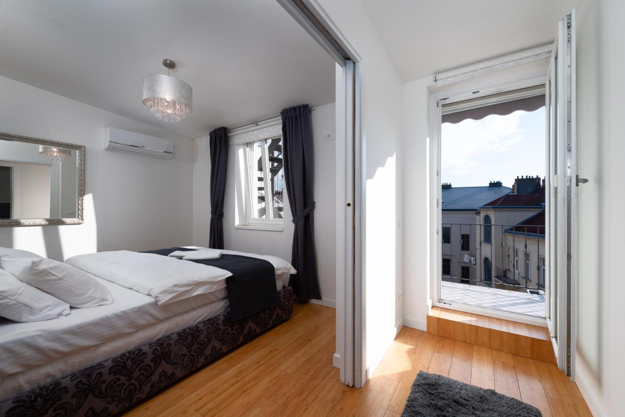 Two-Level Apart With A Terrace Near The Vltava River 프라하 외부 사진