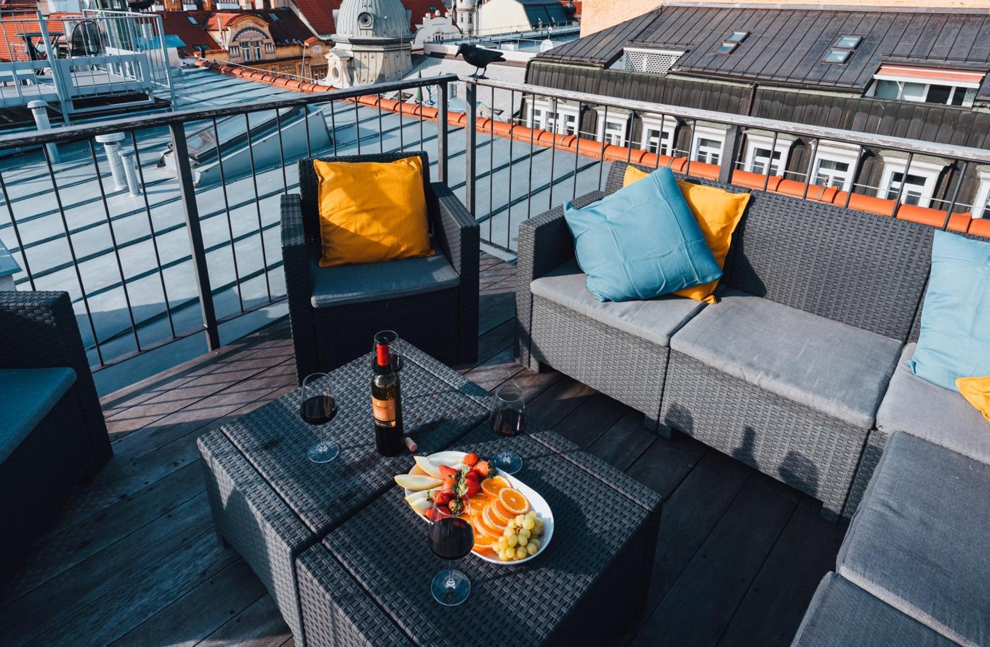Two-Level Apart With A Terrace Near The Vltava River 프라하 외부 사진