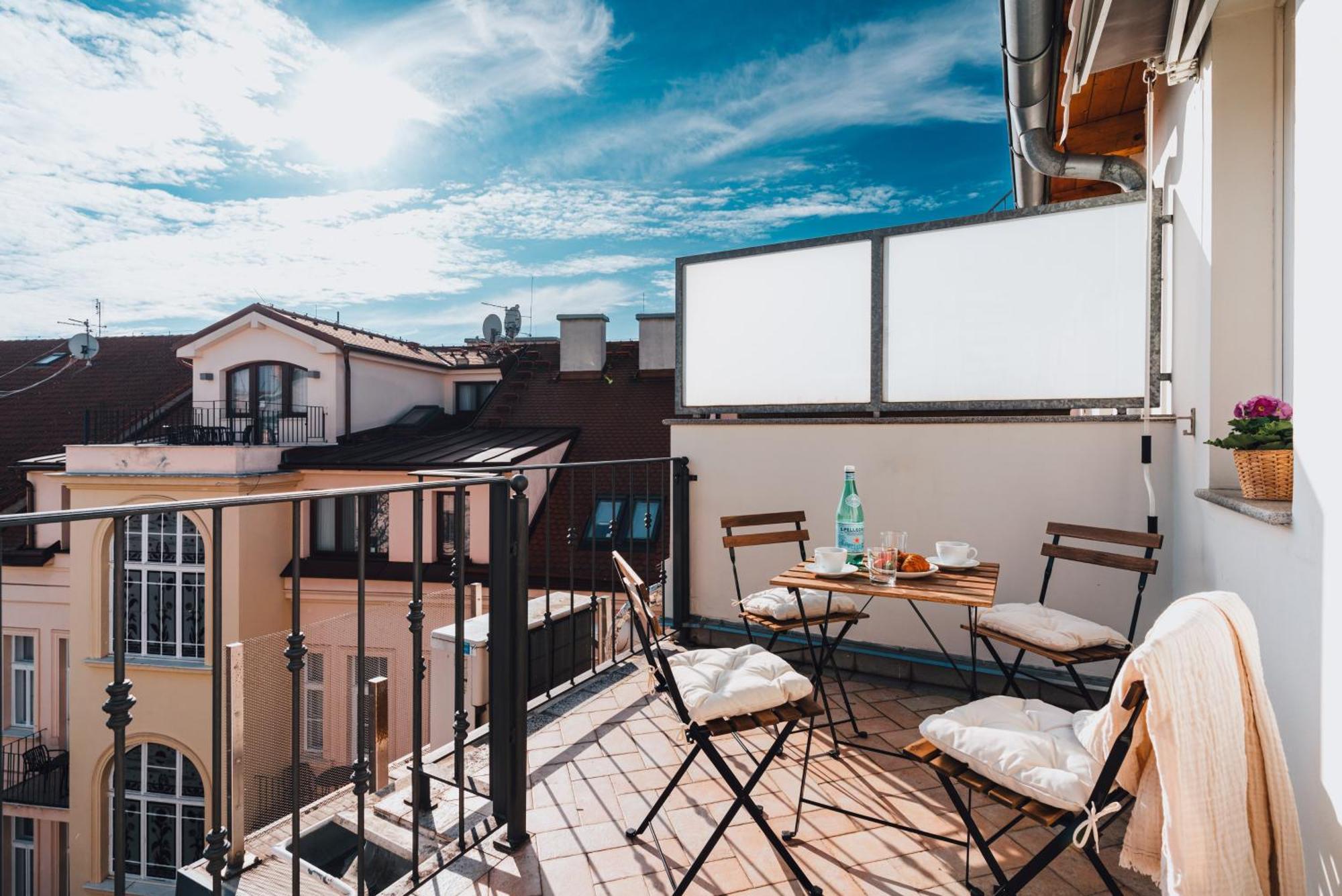 Two-Level Apart With A Terrace Near The Vltava River 프라하 외부 사진