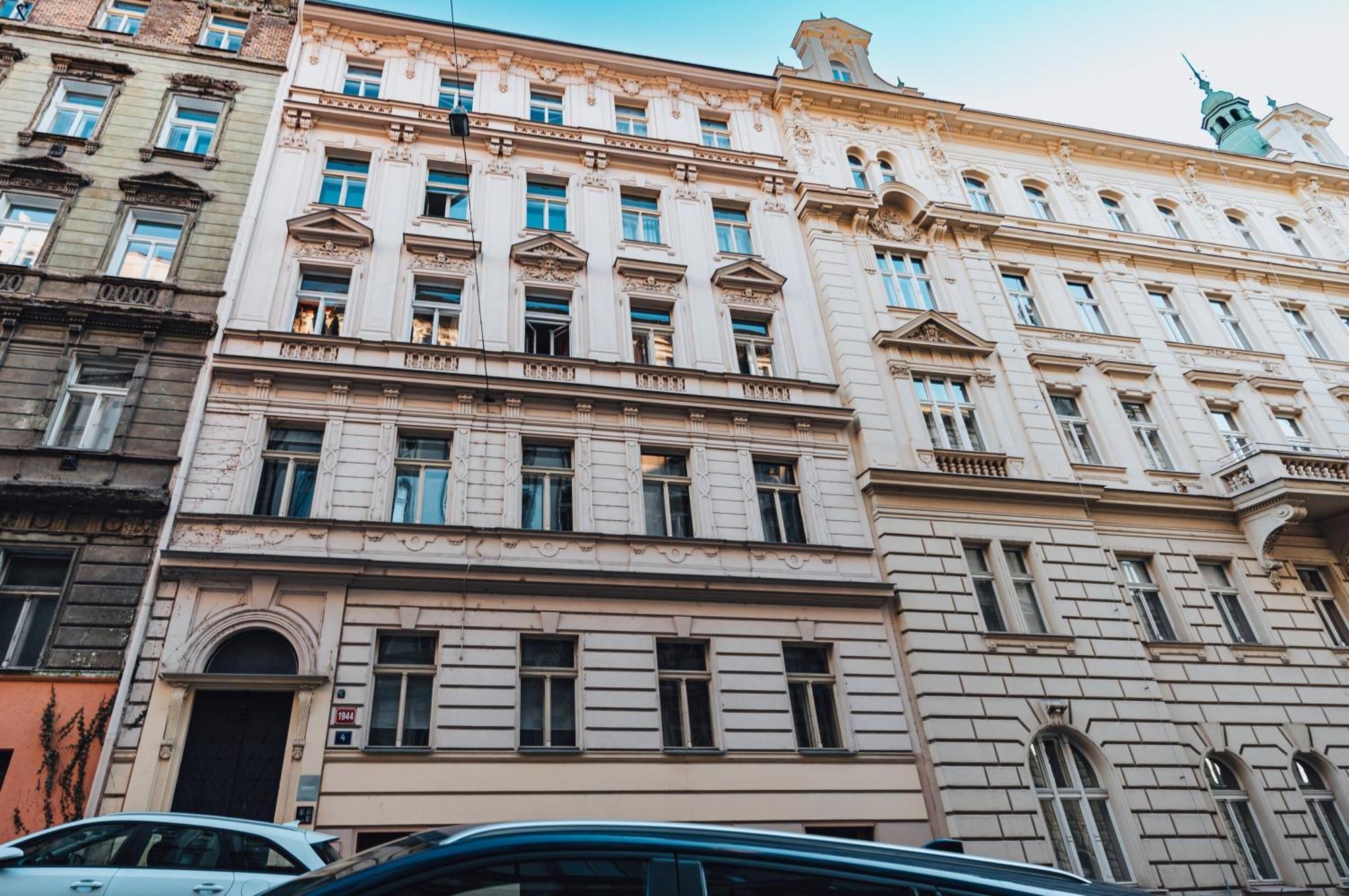 Two-Level Apart With A Terrace Near The Vltava River 프라하 외부 사진