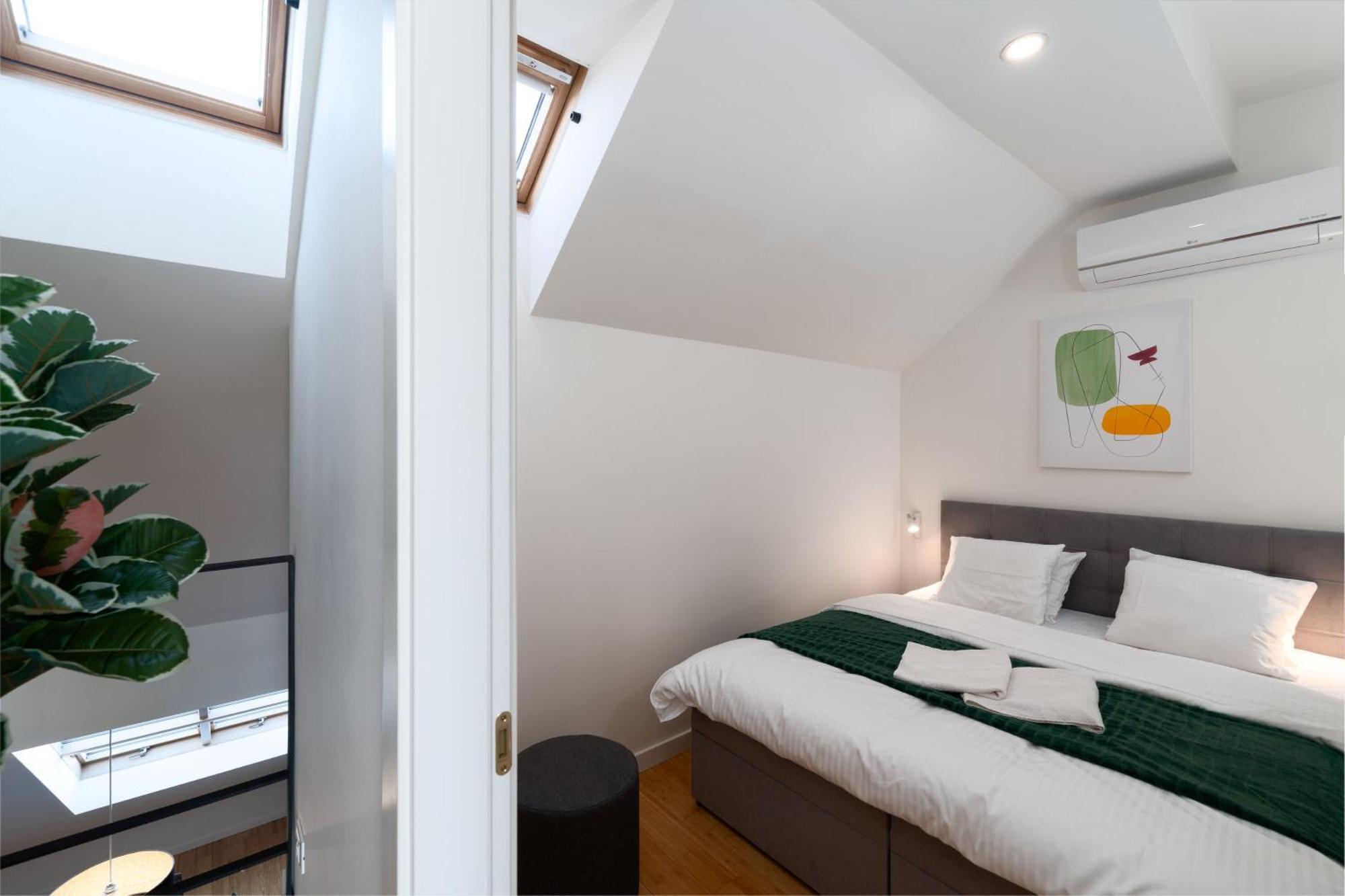 Two-Level Apart With A Terrace Near The Vltava River 프라하 외부 사진
